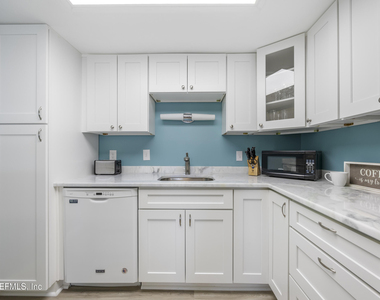 2313 Costa Verde Boulevard - Photo Thumbnail 14