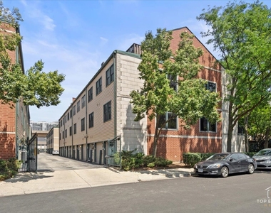 1812 S Dearborn Street - Photo Thumbnail 18
