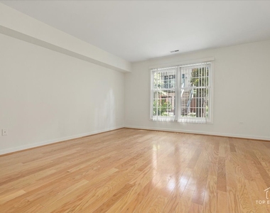 1812 S Dearborn Street - Photo Thumbnail 11
