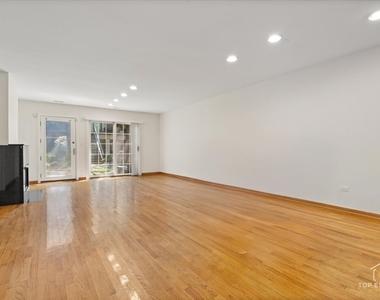 1812 S Dearborn Street - Photo Thumbnail 4