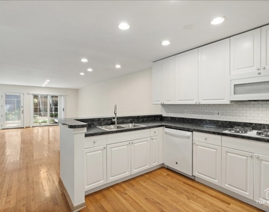 1812 S Dearborn Street - Photo Thumbnail 6