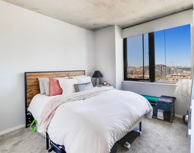 659 W Randolph Street - Photo Thumbnail 3