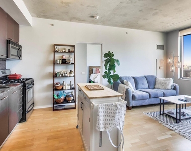 659 W Randolph Street - Photo Thumbnail 2