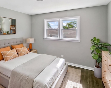 7704 Mcvicker Avenue - Photo Thumbnail 10