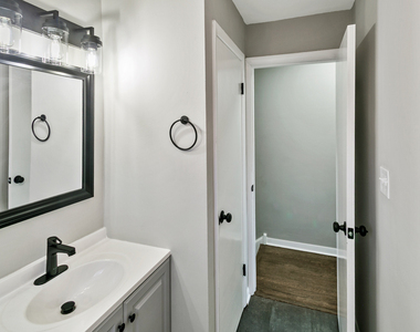 7704 Mcvicker Avenue - Photo Thumbnail 13