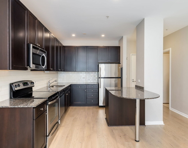 565 W Quincy Street - Photo Thumbnail 9