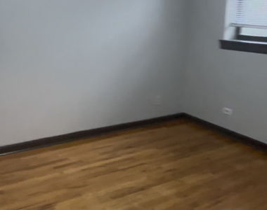 7309 S East End Avenue - Photo Thumbnail 4