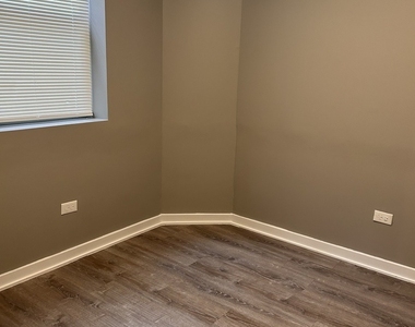 7309 S East End Avenue - Photo Thumbnail 2