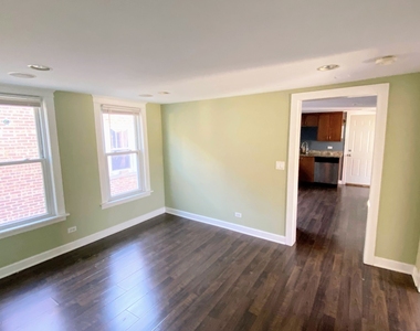 4610 N Harding Avenue - Photo Thumbnail 3