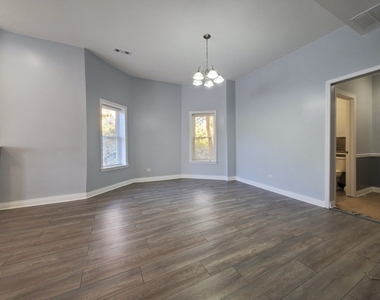 943 W 59th Street - Photo Thumbnail 3