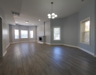 943 W 59th Street - Photo Thumbnail 4