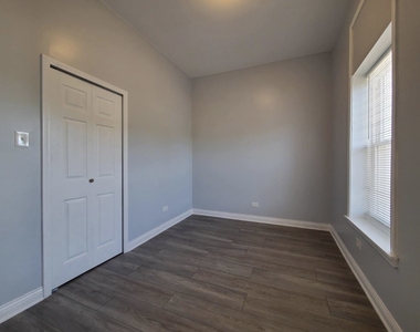 943 W 59th Street - Photo Thumbnail 5