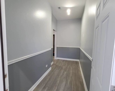 943 W 59th Street - Photo Thumbnail 1