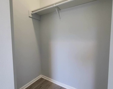 943 W 59th Street - Photo Thumbnail 7