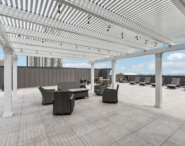159 W North Avenue - Photo Thumbnail 10