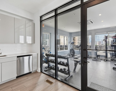 159 W North Avenue - Photo Thumbnail 7