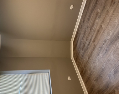 4400 S Drexel Boulevard - Photo Thumbnail 4