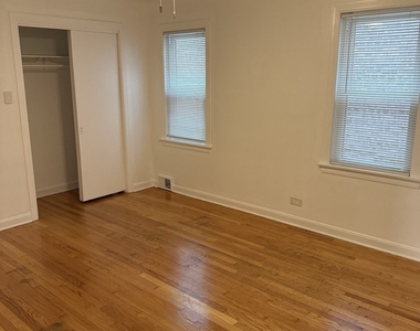 5430 W Berteau Avenue - Photo Thumbnail 9