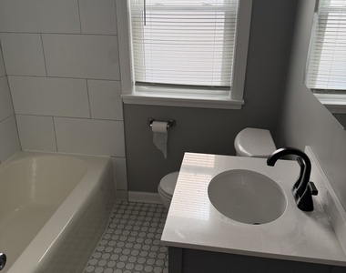 5430 W Berteau Avenue - Photo Thumbnail 8
