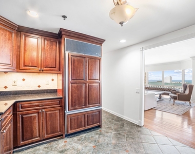100 E Huron Street - Photo Thumbnail 16