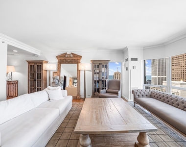 100 E Huron Street - Photo Thumbnail 4