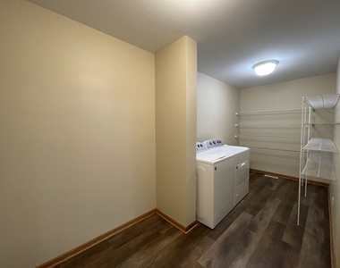 649 Linda Court - Photo Thumbnail 11