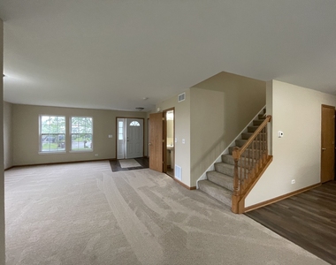649 Linda Court - Photo Thumbnail 3