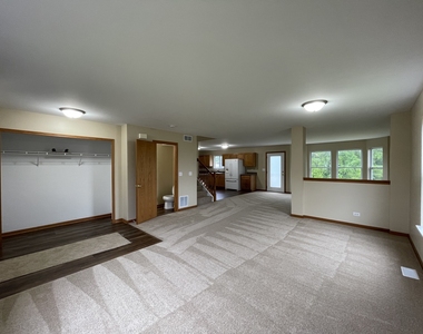 649 Linda Court - Photo Thumbnail 5