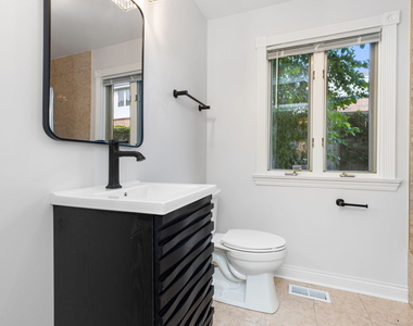 1829 Wilmette Avenue - Photo Thumbnail 29