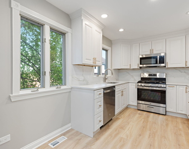 1829 Wilmette Avenue - Photo Thumbnail 12