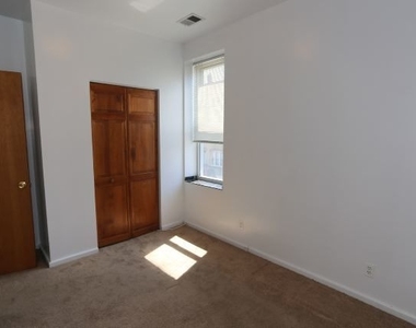 1401 N Bosworth Avenue - Photo Thumbnail 10