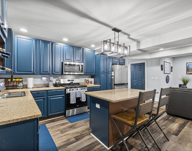 5001 S King Drive - Photo Thumbnail 6