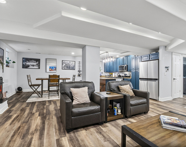 5001 S King Drive - Photo Thumbnail 5