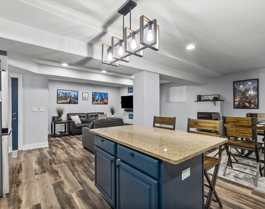 5001 S King Drive - Photo Thumbnail 7