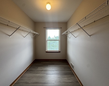 2460 Georgetown Circle - Photo Thumbnail 12
