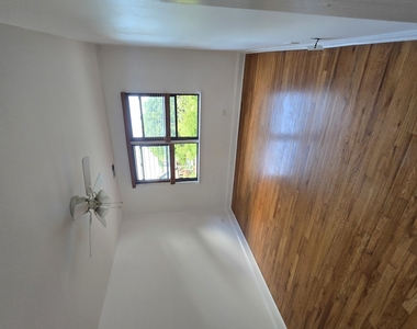 1711 W Jarvis Avenue - Photo Thumbnail 4