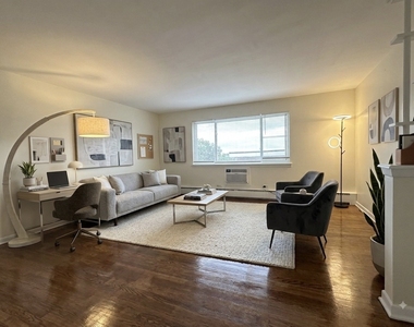 2033 W 111th Street - Photo Thumbnail 4