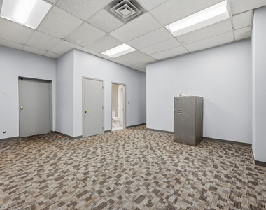 2307 W North Avenue - Photo Thumbnail 8