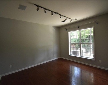 1002 Thornborough Drive - Photo Thumbnail 12