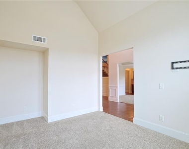 2236 Caledonia Drive - Photo Thumbnail 7