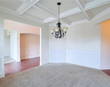 2236 Caledonia Drive - Photo Thumbnail 6