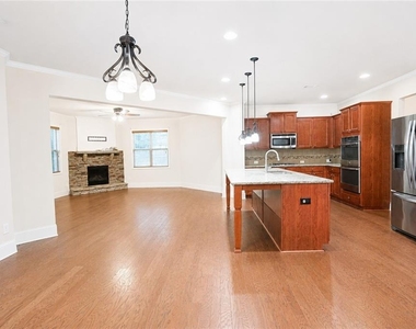 2236 Caledonia Drive - Photo Thumbnail 13