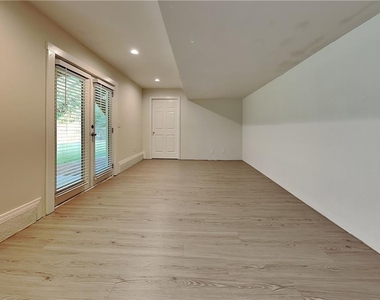1555 Rose Pointe Drive - Photo Thumbnail 2