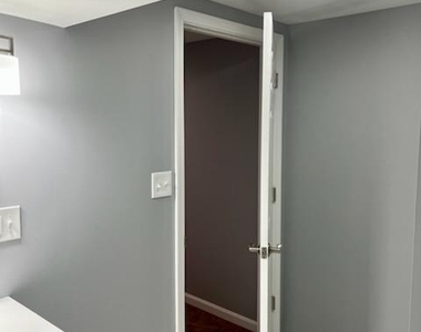 9334 S Paxton Avenue - Photo Thumbnail 13