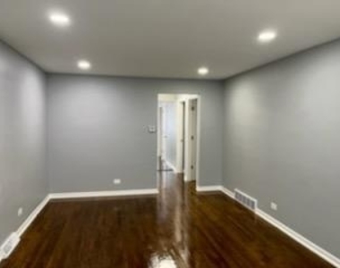 9334 S Paxton Avenue - Photo Thumbnail 4