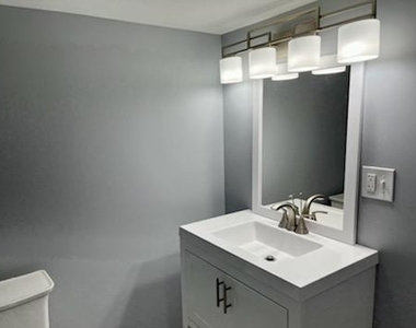 9334 S Paxton Avenue - Photo Thumbnail 7