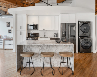 2300 W Wabansia Avenue - Photo Thumbnail 3