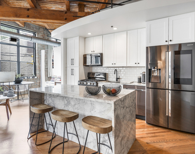 2300 W Wabansia Avenue - Photo Thumbnail 2