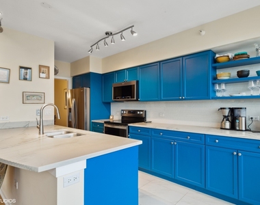 807 Davis Street - Photo Thumbnail 10