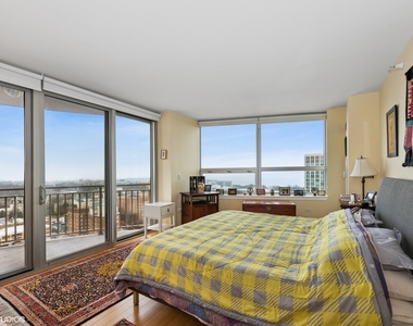 807 Davis Street - Photo Thumbnail 16